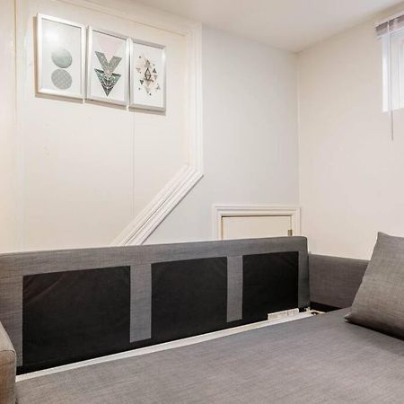 Апартаменты Cozy Nest Basement Unit Гамильтон Экстерьер фото