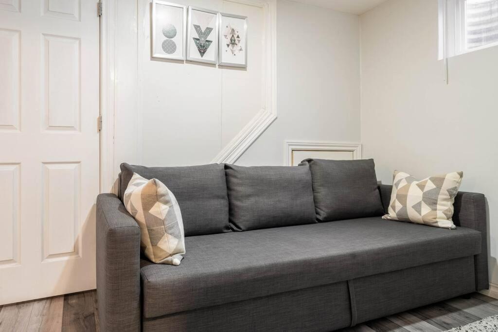 Апартаменты Cozy Nest Basement Unit Гамильтон Экстерьер фото