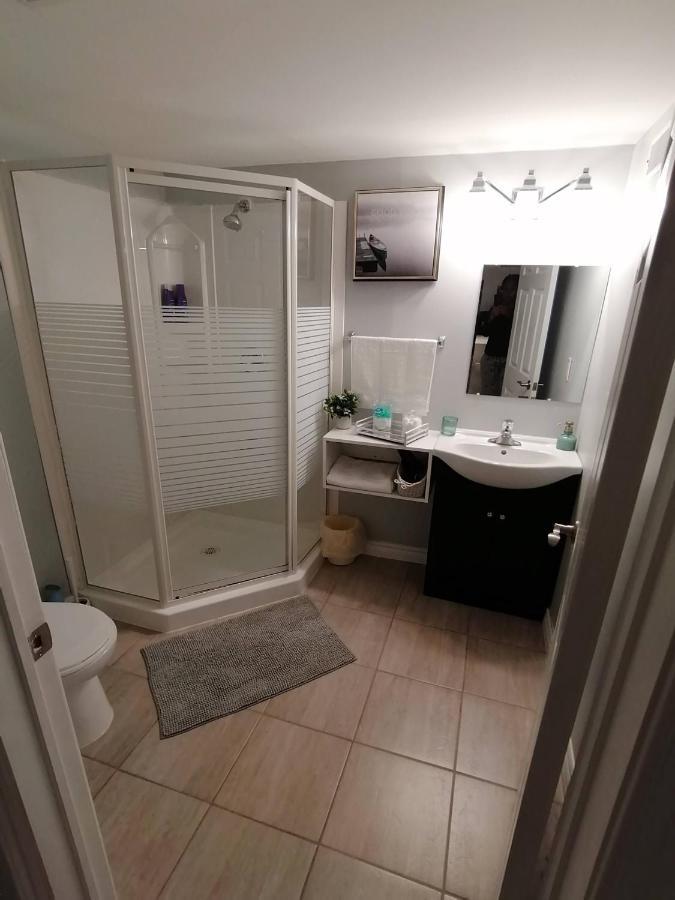 Апартаменты Cozy Nest Basement Unit Гамильтон Экстерьер фото