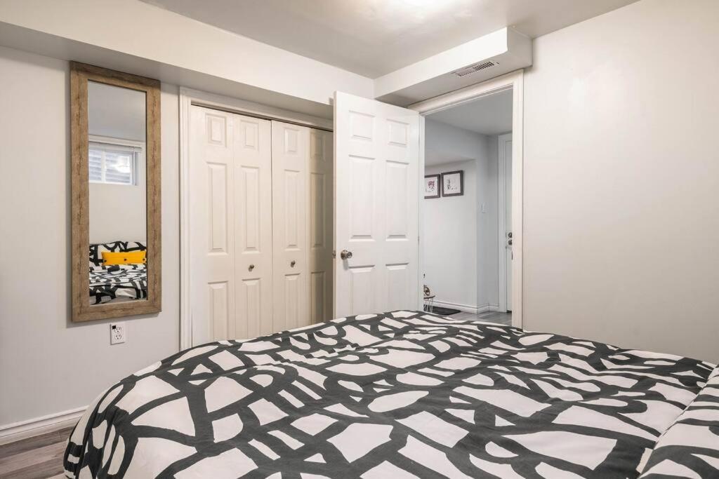 Апартаменты Cozy Nest Basement Unit Гамильтон Экстерьер фото