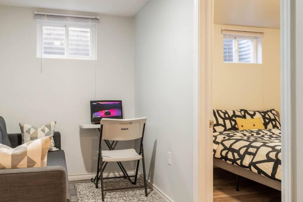 Апартаменты Cozy Nest Basement Unit Гамильтон Экстерьер фото