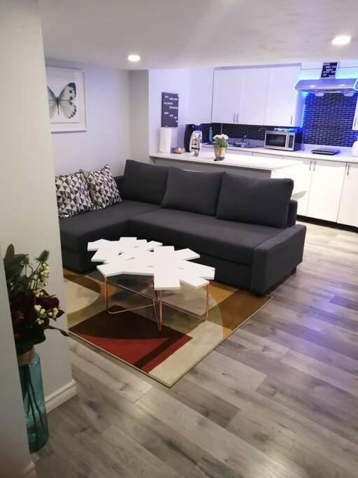 Апартаменты Cozy Nest Basement Unit Гамильтон Экстерьер фото
