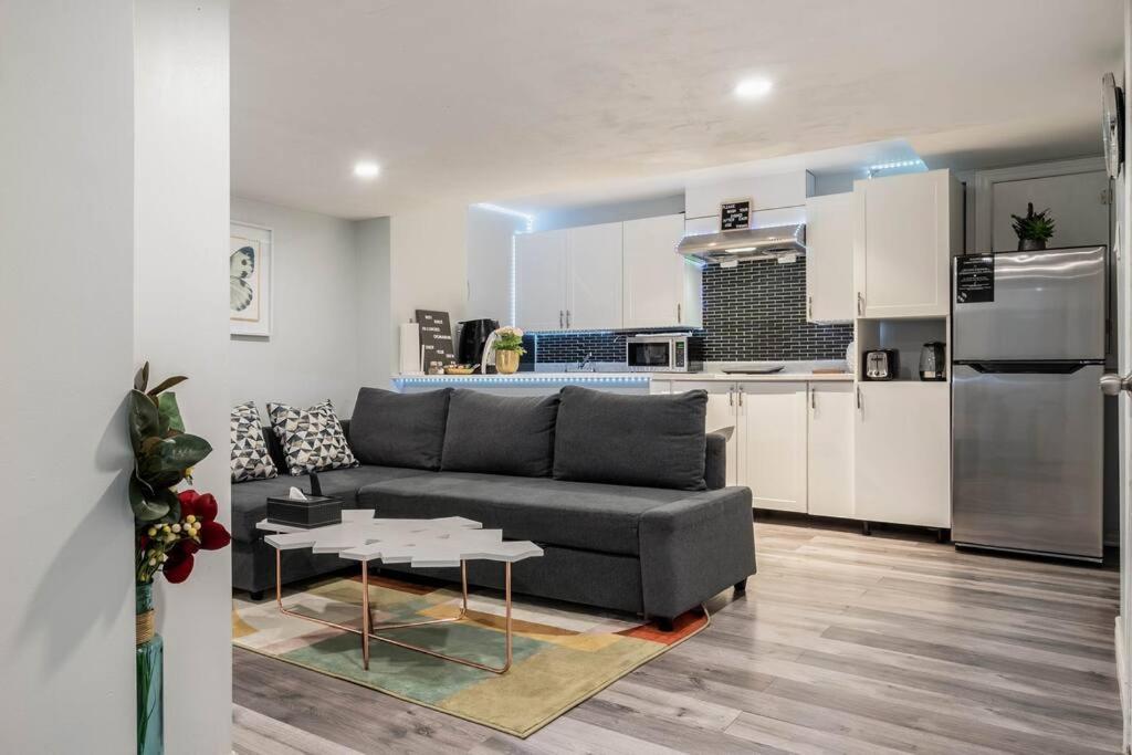 Апартаменты Cozy Nest Basement Unit Гамильтон Экстерьер фото