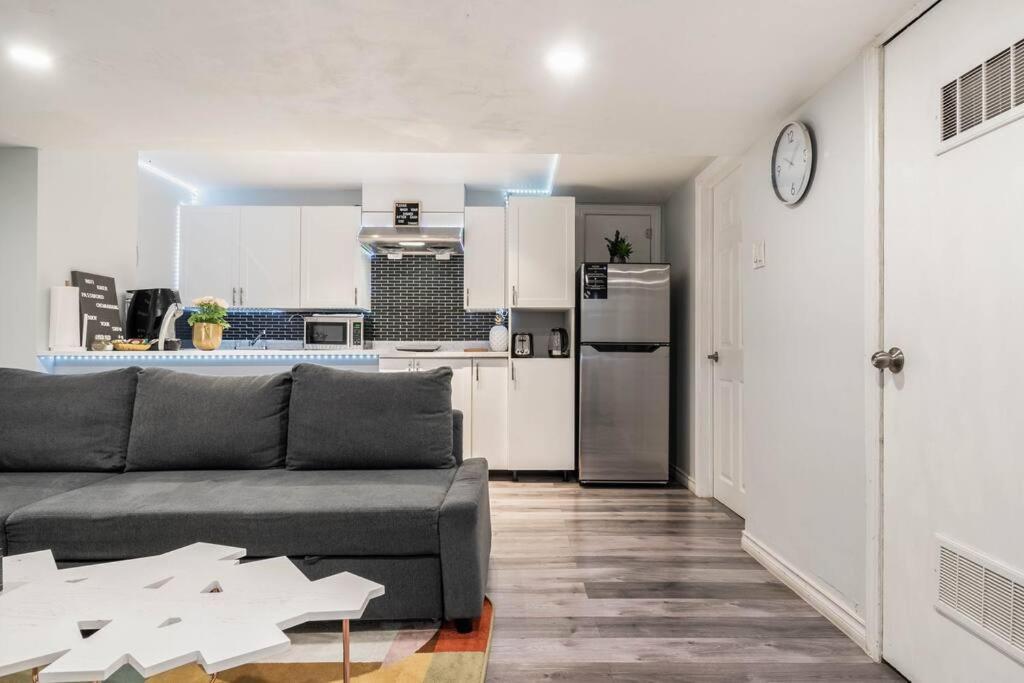 Апартаменты Cozy Nest Basement Unit Гамильтон Экстерьер фото