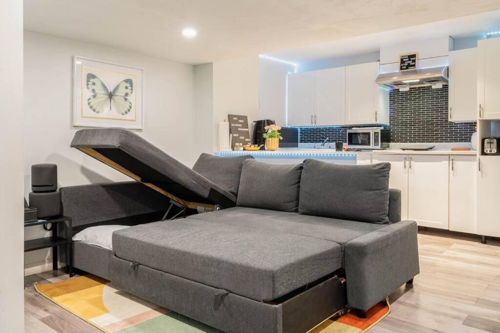 Апартаменты Cozy Nest Basement Unit Гамильтон Экстерьер фото